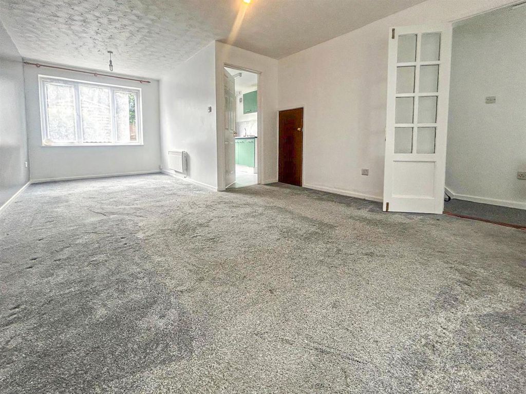 Property photo 2 of 10 Living 1.Jpg