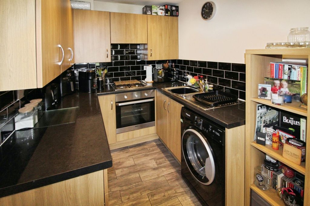 Property photo 2 of 12 Picture No. 06