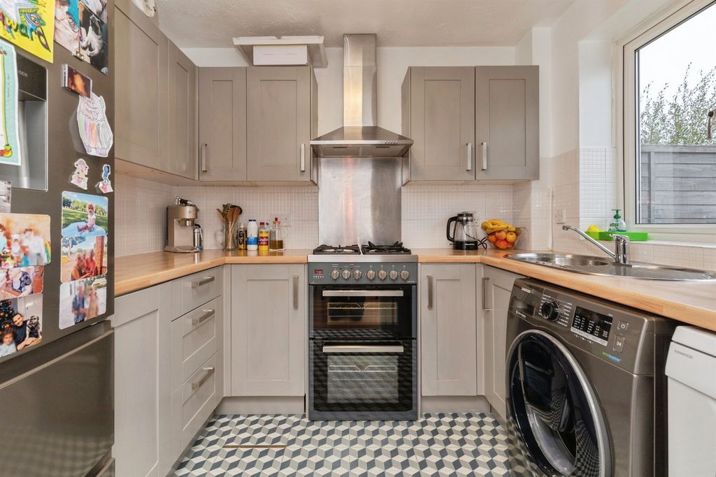 Property photo 3 of 16