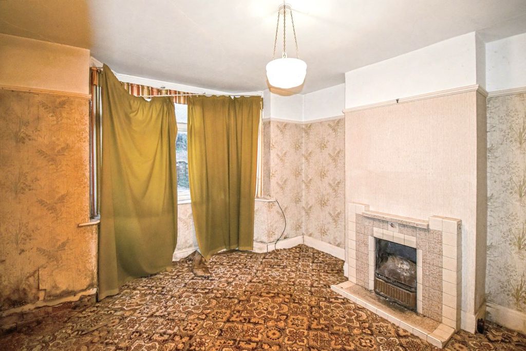 Property photo 2 of 18