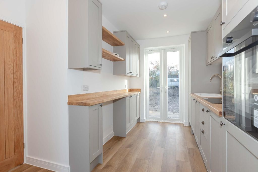 Property photo 3 of 17 Herbert Rd_8.Jpg