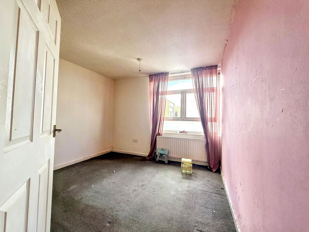 Property photo 3 of 5