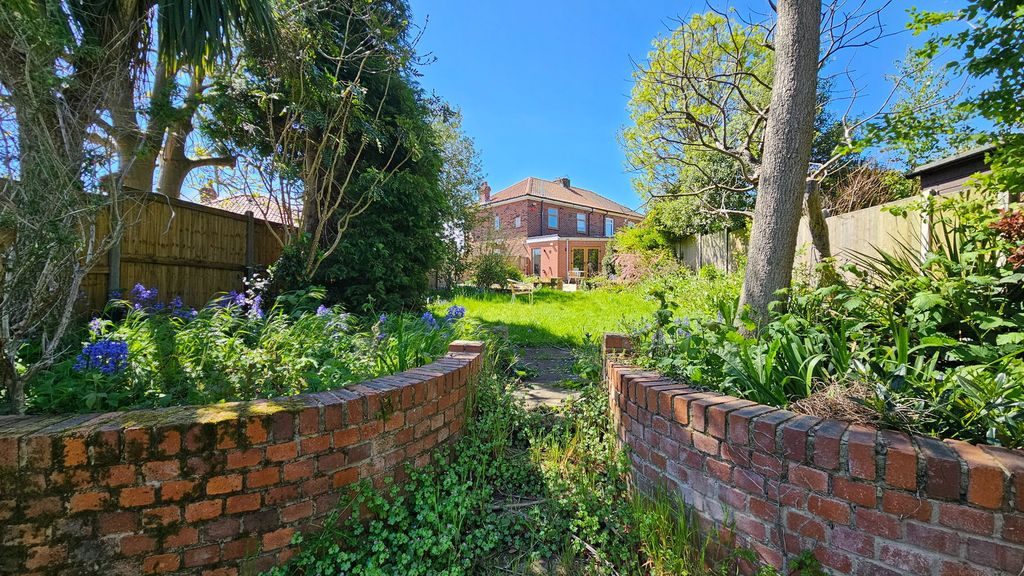 Property photo 1 of 30