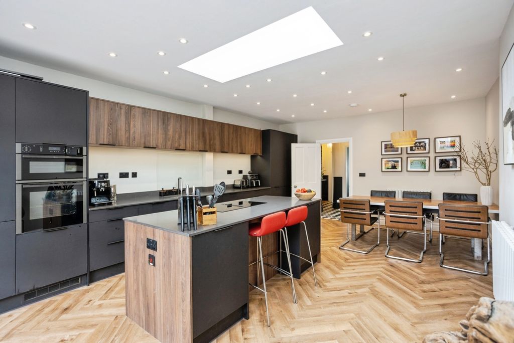 Property photo 2 of 20 Pbox-Img.Jpg