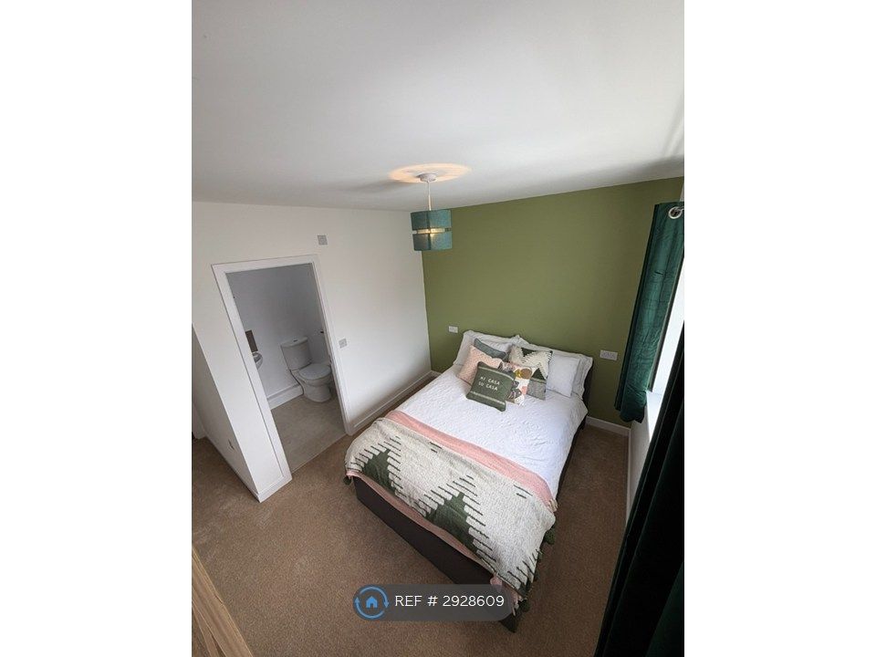 Property photo 1 of 13 Bedroom 1