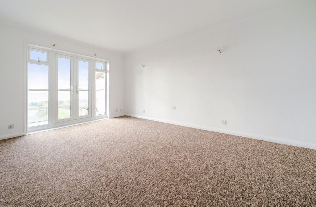 Property photo 3 of 12 Picture No. 33