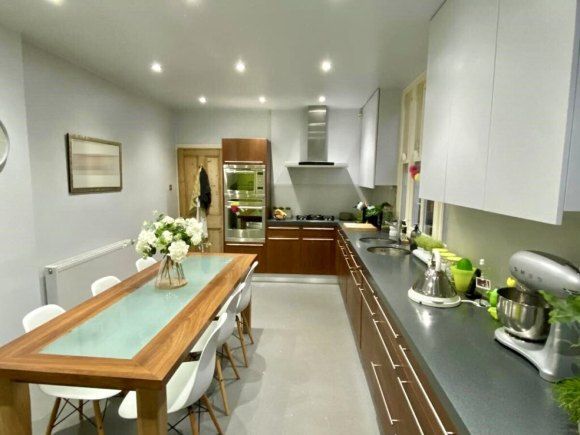 Property photo 3 of 19 Kitchen