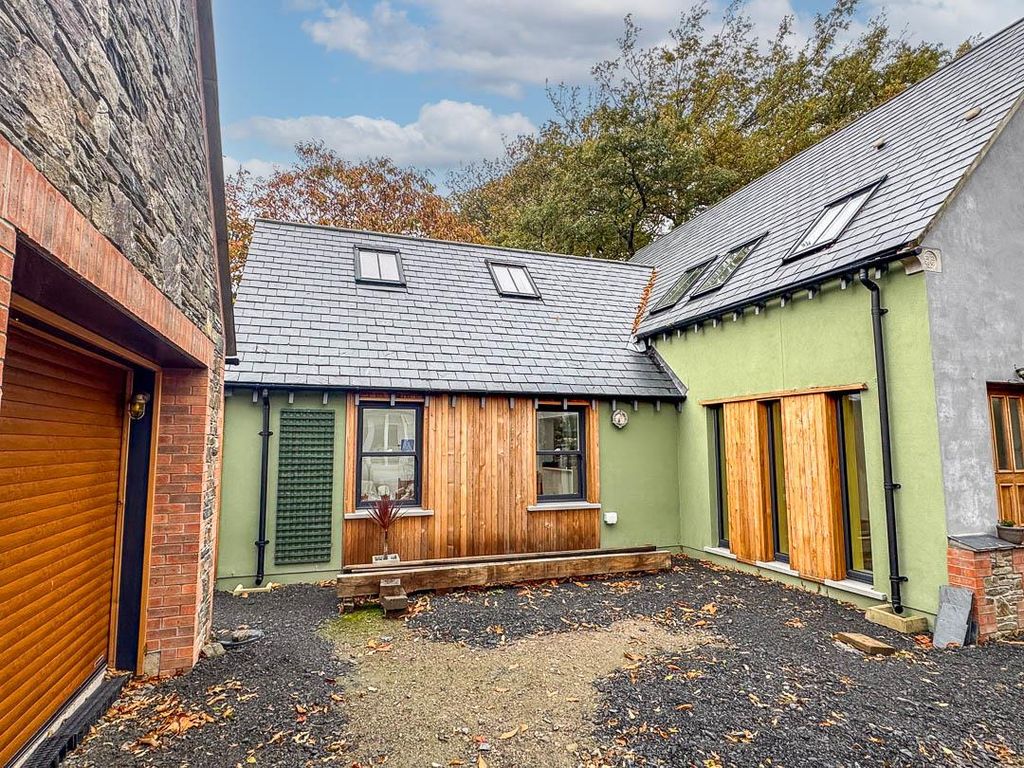 Property photo 2 of 32 Wren House, Sulby (2).Jpg