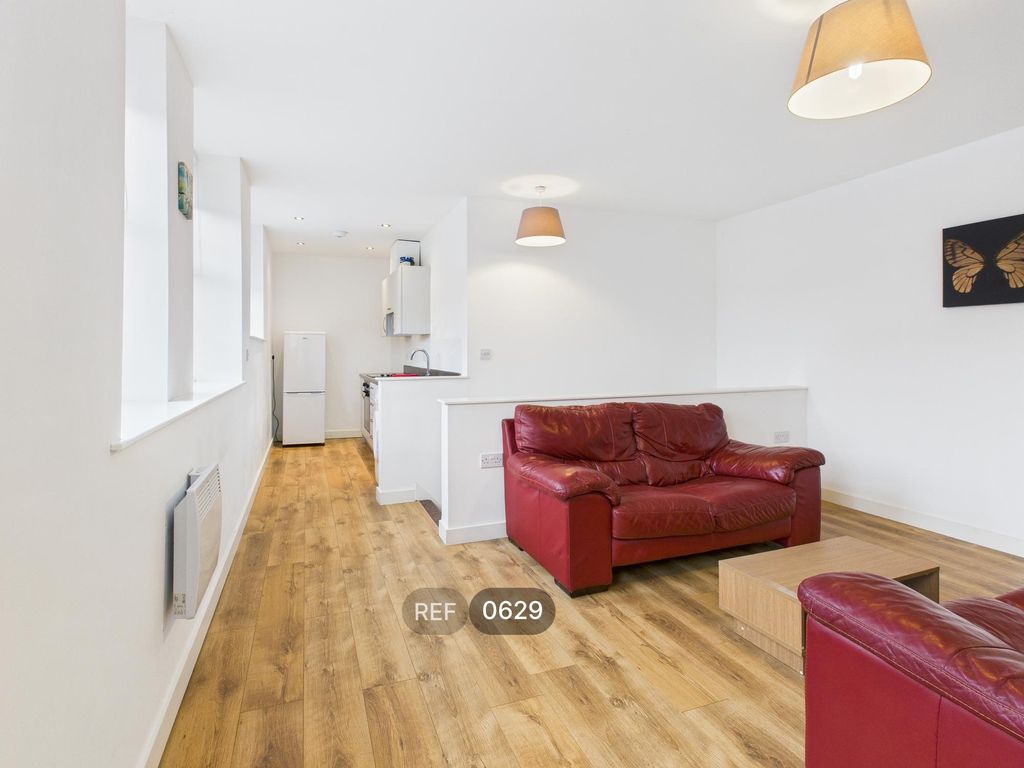 Property photo 3 of 19 Kitchen / Living Area