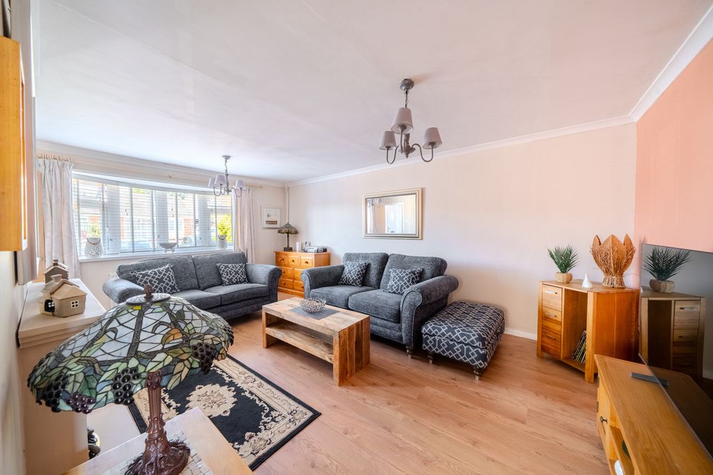 Property photo 2 of 32