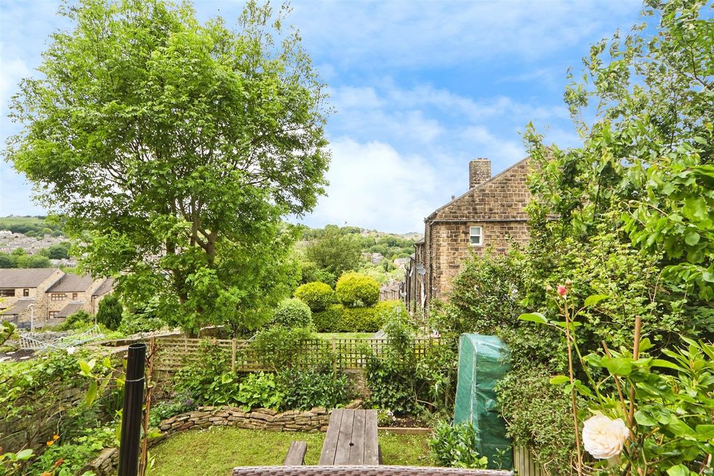 Property photo 2 of 15 Garden/View
