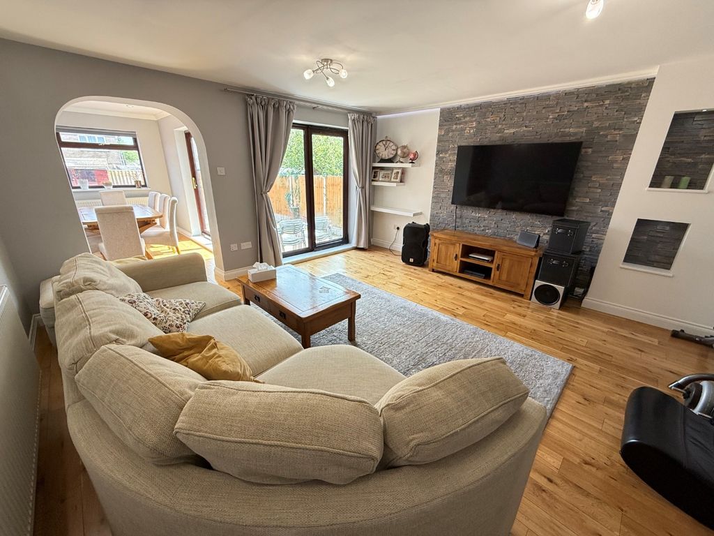 Property photo 3 of 12 4274173
