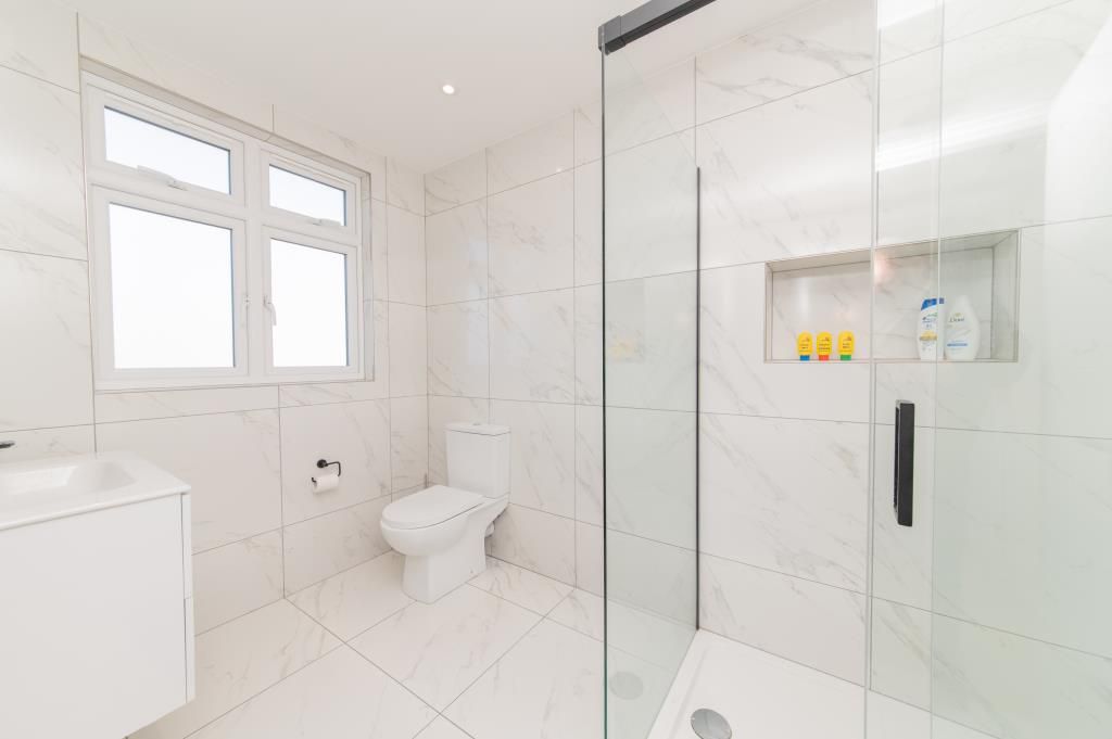 Property photo 3 of 15 Bathroom