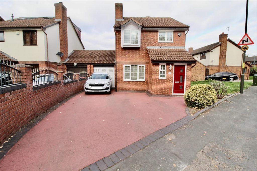 Property photo 1 of 24 Front Garden/Driveway