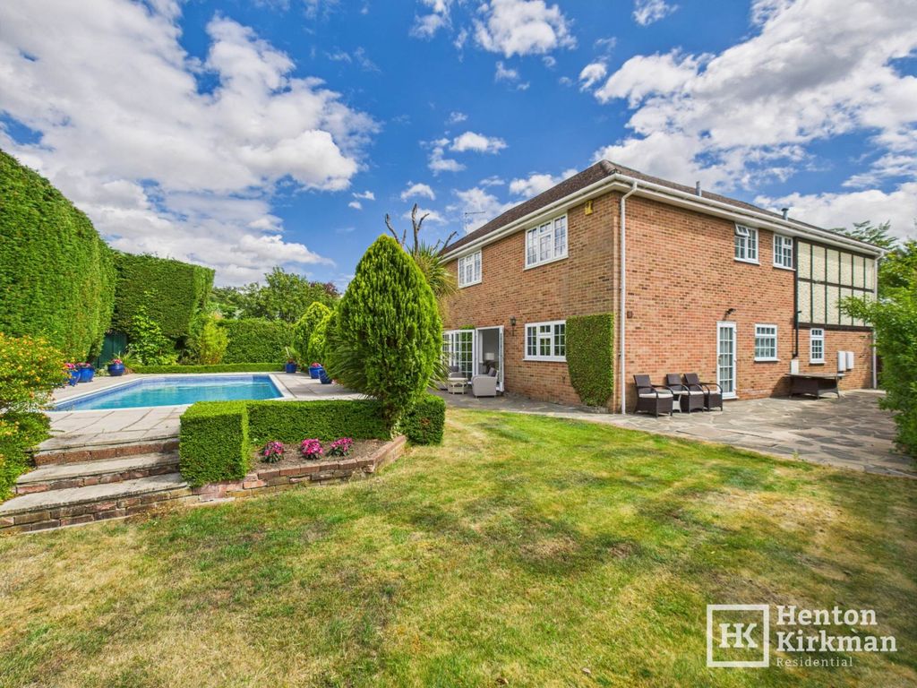 Property photo 2 of 31