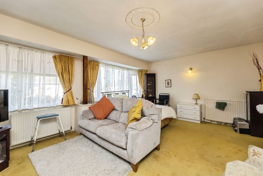 Property photo 3 of 19