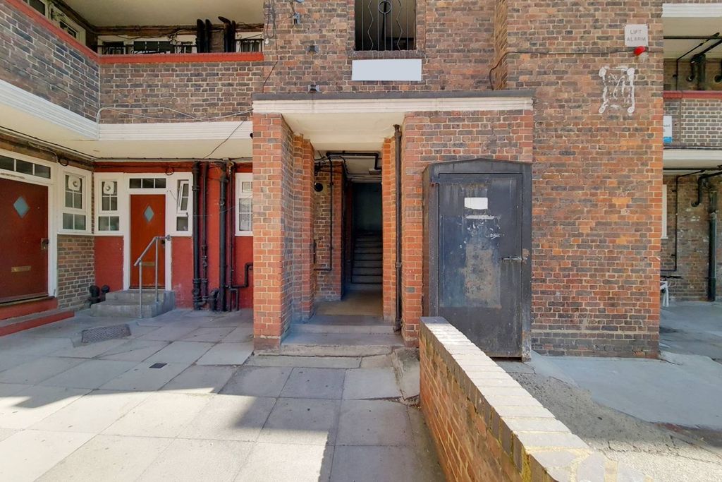 Property photo 1 of 3