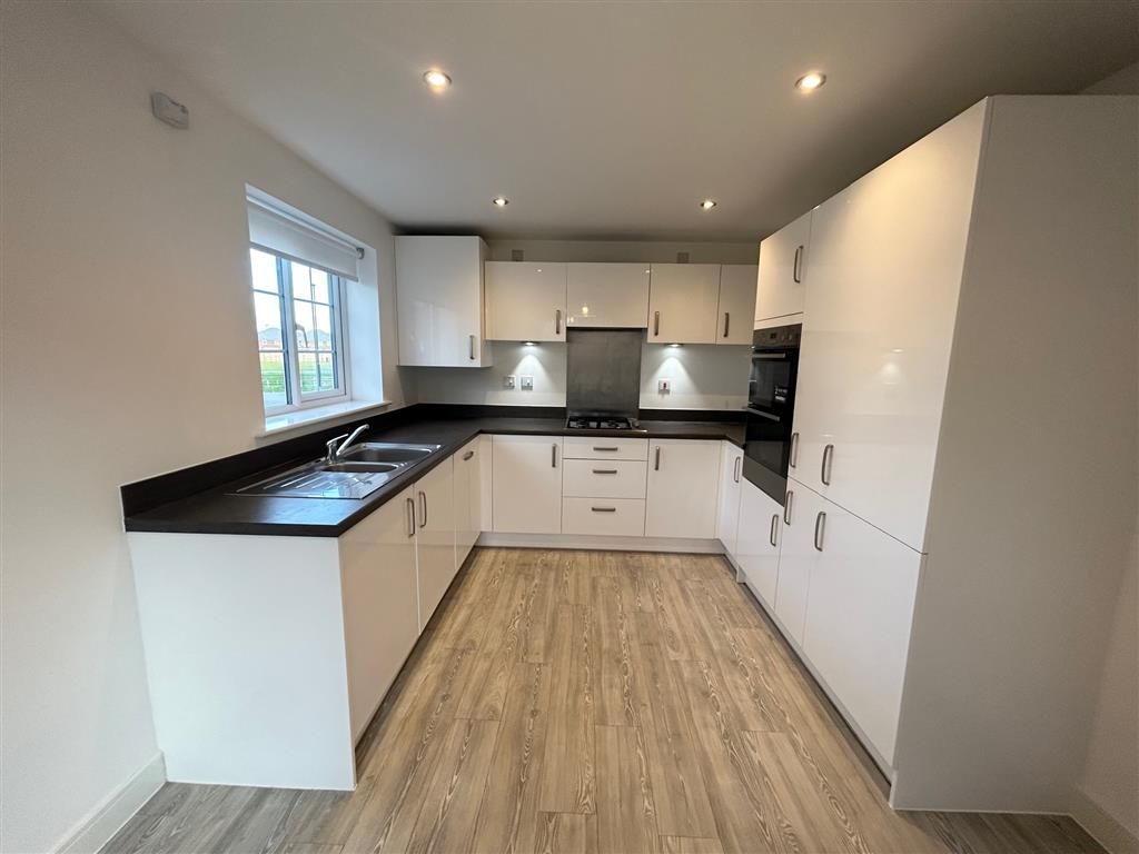 Property photo 2 of 10 Kitchen