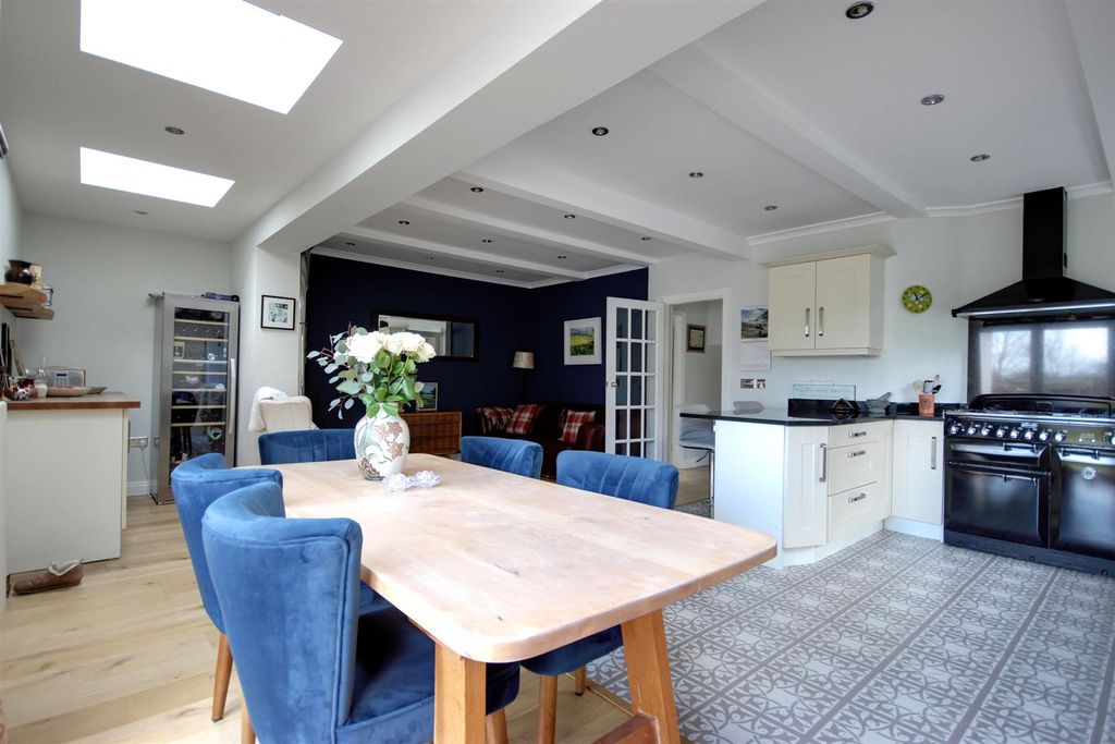 Property photo 3 of 36