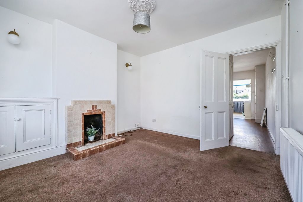 Property photo 2 of 20 Pbox-Img.Jpg