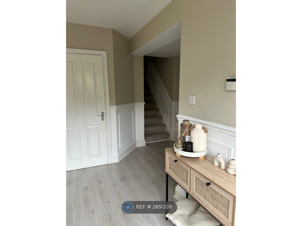 Property photo 3 of 28