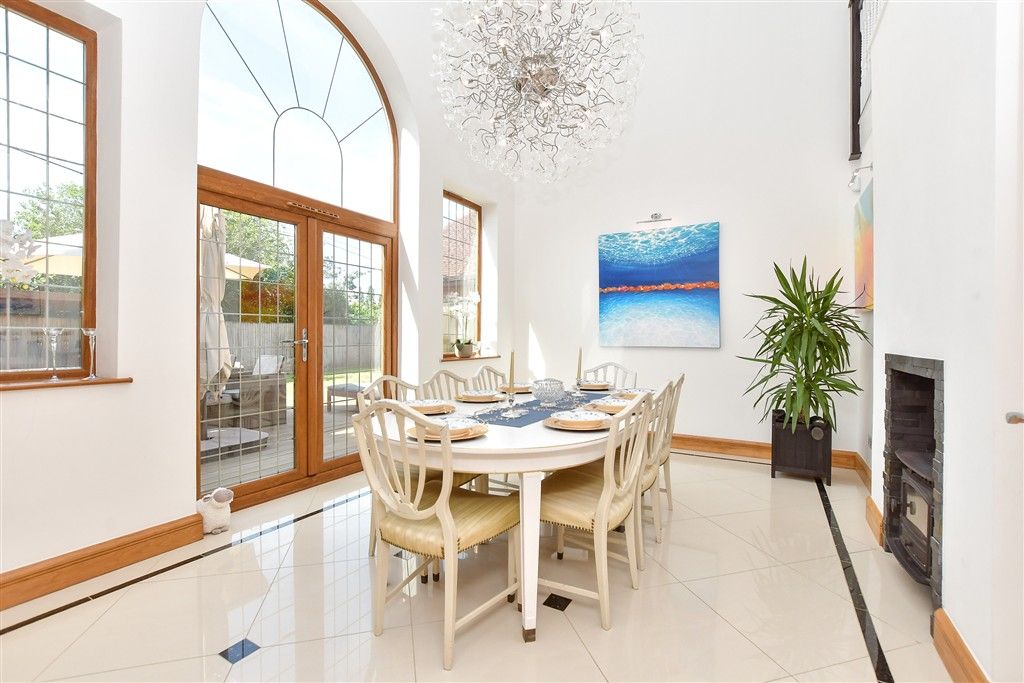 Property photo 3 of 21 Dining Room