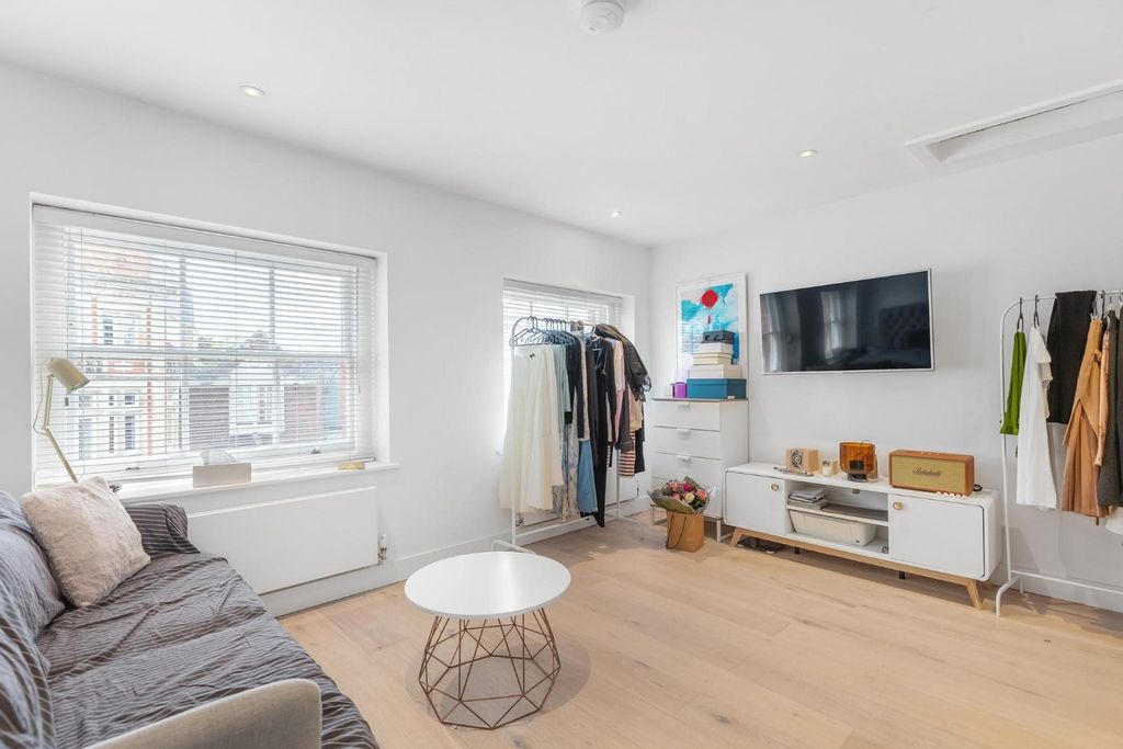 Property photo 2 of 8 4419061