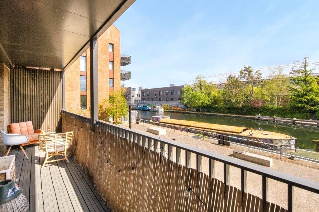 Property photo 2 of 16 Balcony
