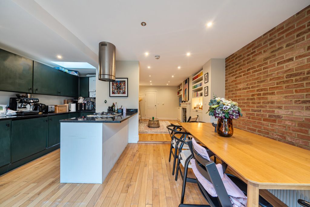 Property photo 2 of 17 1406618-13-698609...