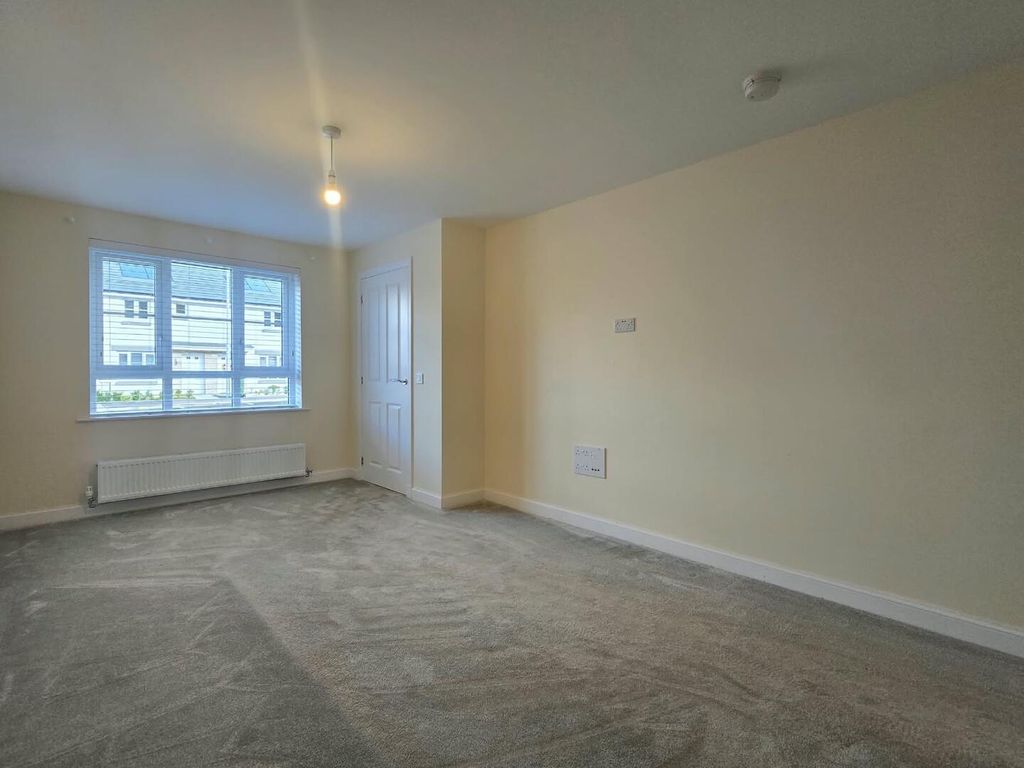 Property photo 2 of 24 Living Room
