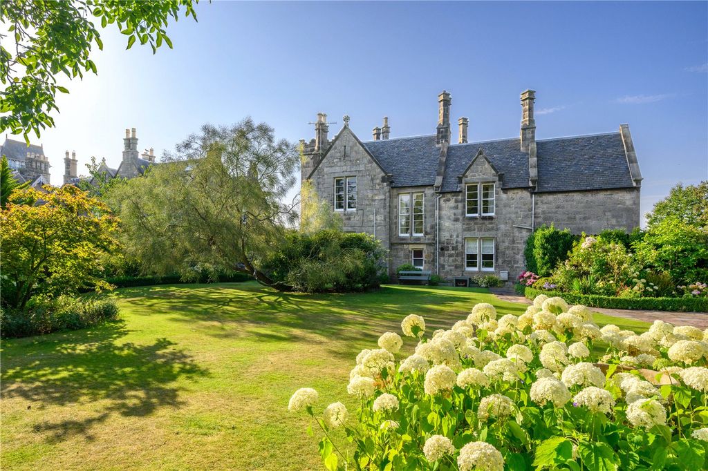 Property photo 2 of 40 House From Garden