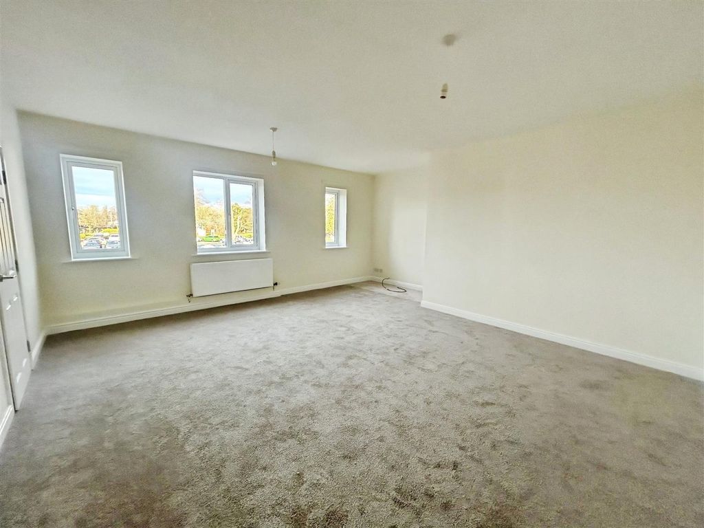 Property photo 2 of 12 45E1Ae4d-3.Jpg