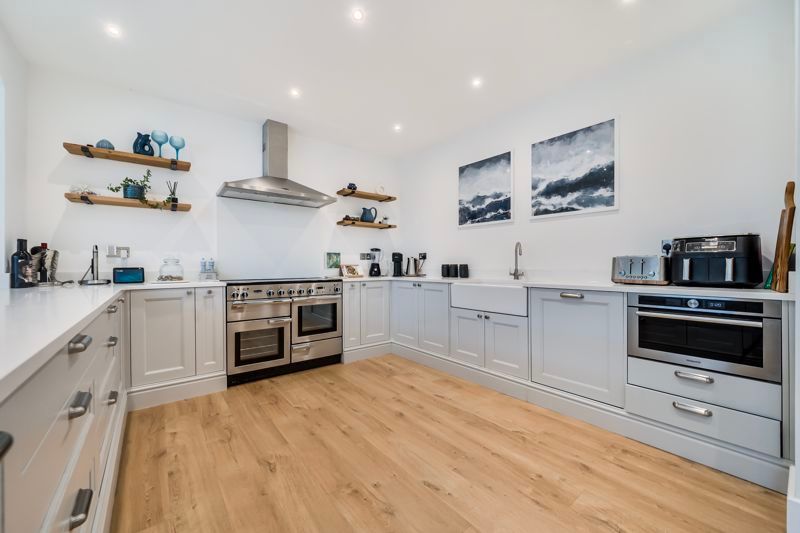 Property photo 3 of 21 Kitchen