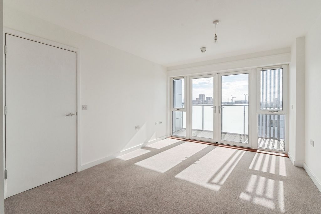 Property photo 3 of 16 Pbox-Img.Jpg