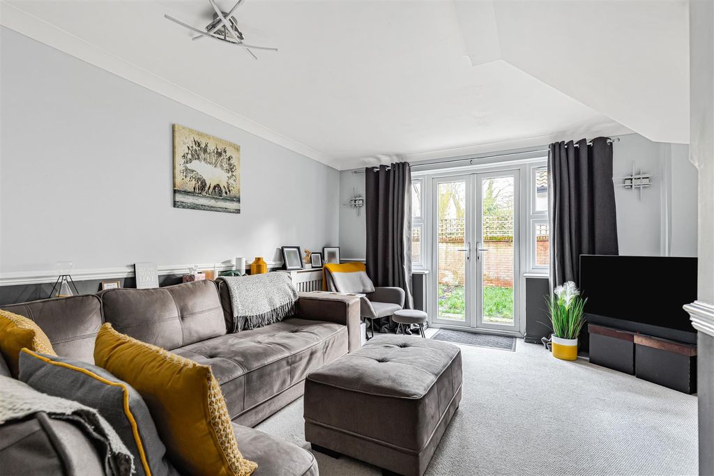 Property photo 2 of 15 9_72264.Jpg