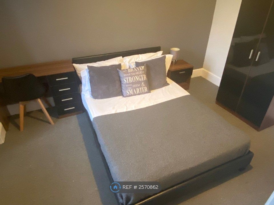 Property photo 2 of 11 Room 1 Double Ensuite- Available