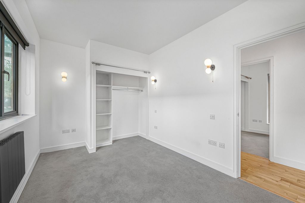 Property photo 2 of 8 Picture No. 21