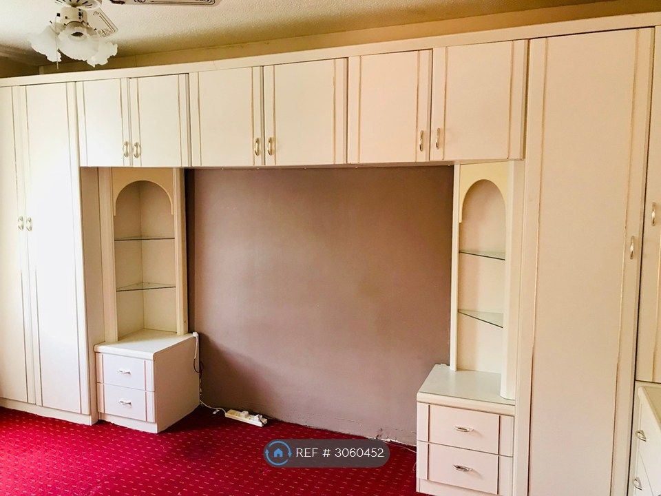 Property photo 1 of 7 Master Bedroom