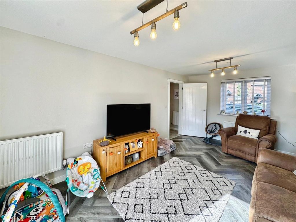 Property photo 3 of 18 Sitting Room