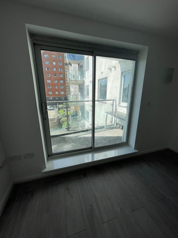 Property photo 1 of 9 Two Bedroom Two Bathroom Apartment At High Street Ilford-