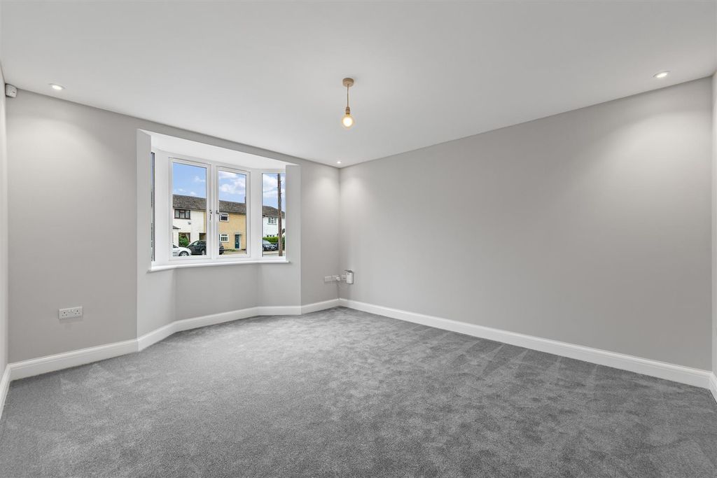 Property photo 3 of 19 6Elizabethancl17.Jpg