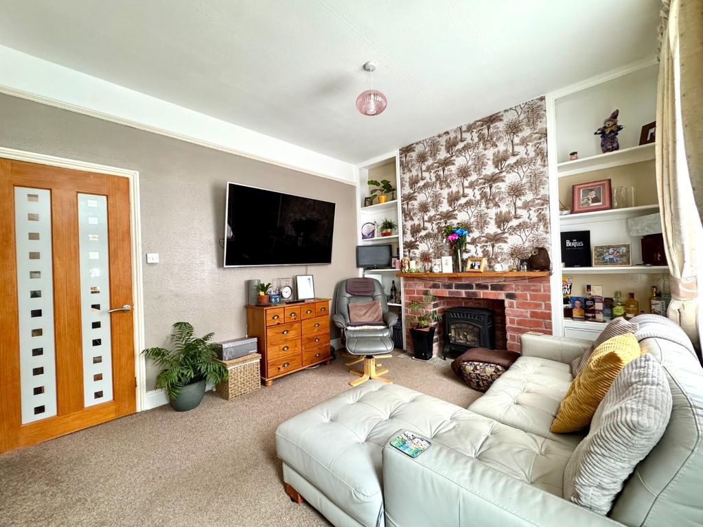 Property photo 1 of 15 Lounge