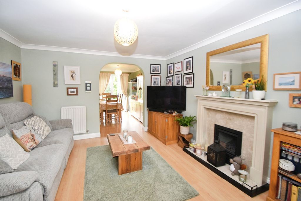 Property photo 3 of 27