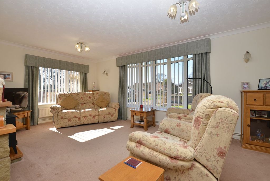 Property photo 2 of 12 2 - Lounge-Area