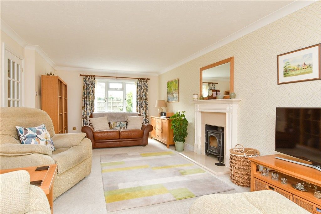 Property photo 3 of 17 Lounge