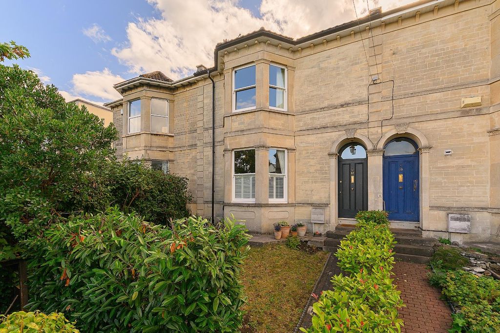 Property photo 2 of 44 6A7Hsa - External B.Jpg