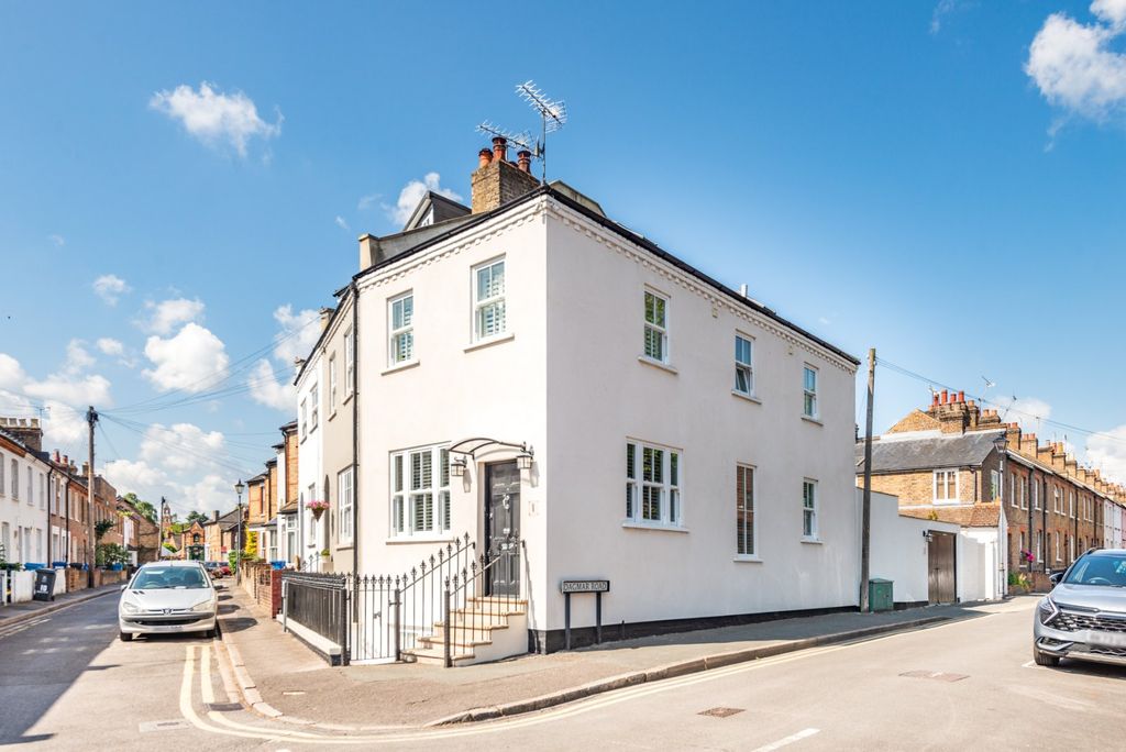 Property photo 1 of 18 1 Helena Road