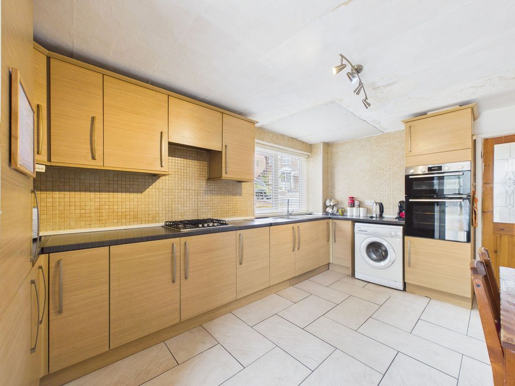 Property photo 3 of 17 Dining Kitchen