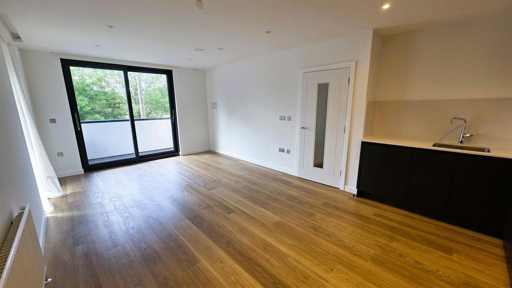 Property photo 2 of 12 Lounge