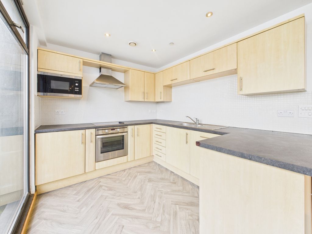 Property photo 3 of 7 Kitchen